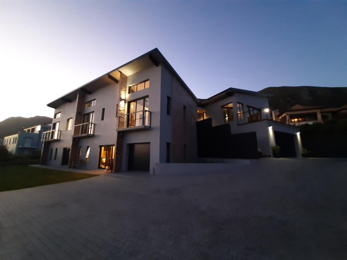 Black Eagle Self-Catering Accommodation, Hermanus Esterno foto